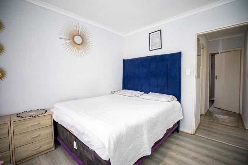 2 Bedroom Property for Sale in Oakglen Western Cape